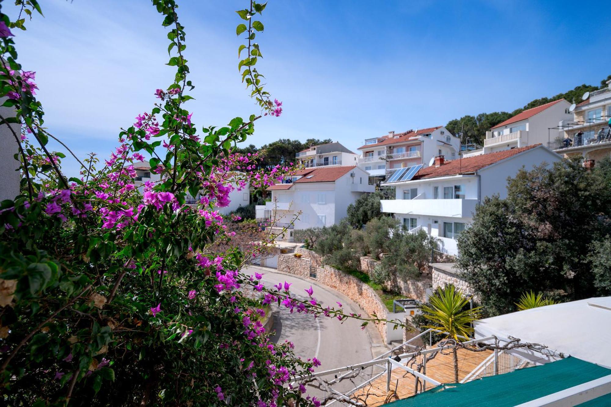 Apartments Lucic Hvar Town Exterior foto